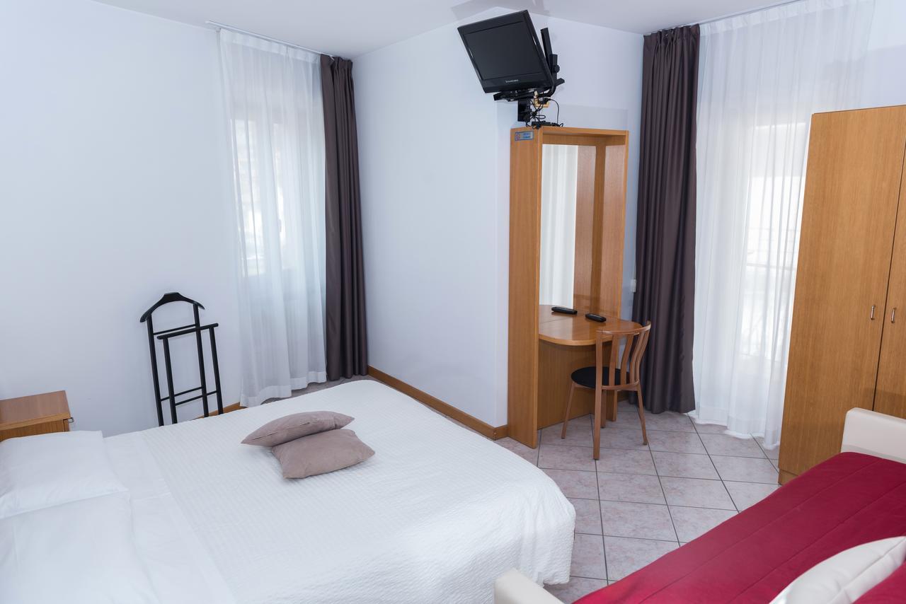 Albergo Ristorante Da Neni Мори Экстерьер фото